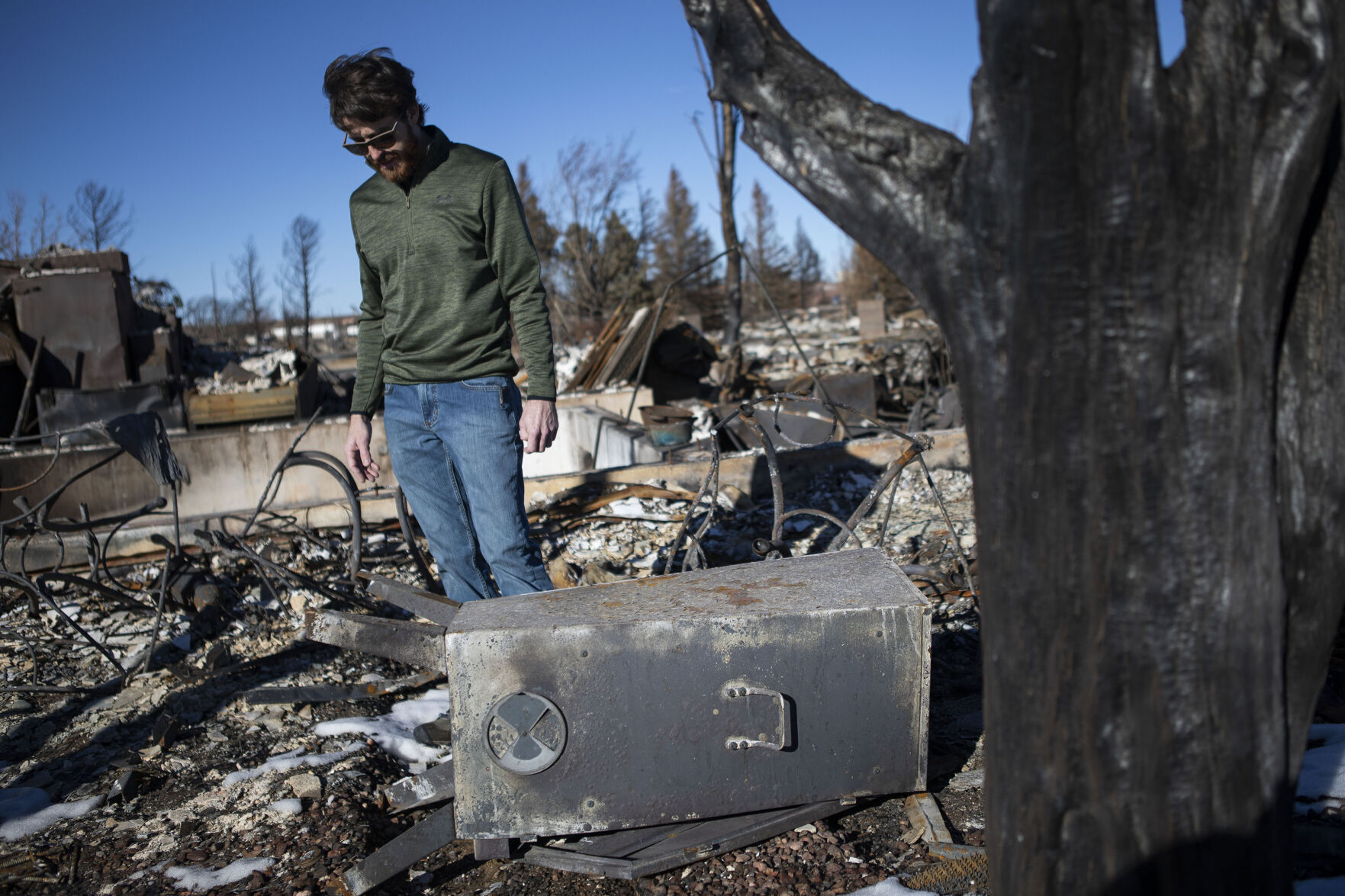 02xx22-news-WayneShelnuttMarshallFire11.JPG
